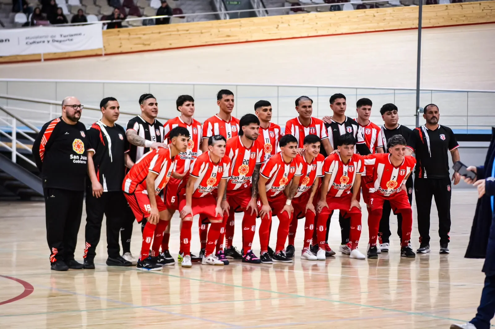 La Gloria ganó su zona y va por la final del Nacional de Futsal